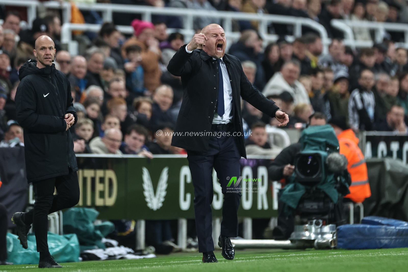 Sean Dyche manager of Everton reacts during the Premier League match Newcastle United vs Everton at St. James's Park, Newcastle, United Kingdom, 2nd April 2024

(Photo by Mark Cosgrove/News Images)