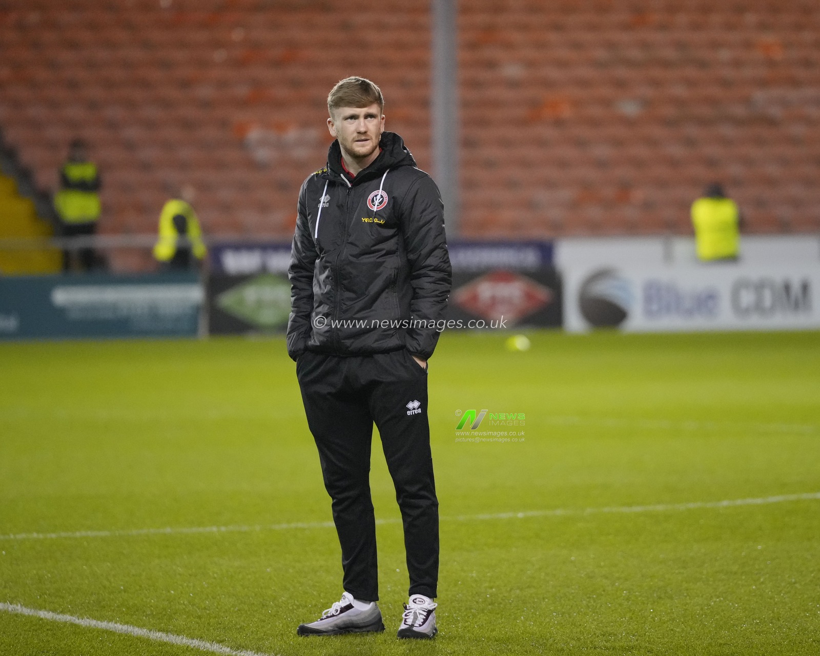 Tommy Doyle #22 of Sheffield United inspects the pitch before the Sky Bet Championship match Blackpool vs Sheffield United at Bloomfield Road, Blackpool, United Kingdom, 29th December 2022

(Photo by Steve Flynn/News Images)