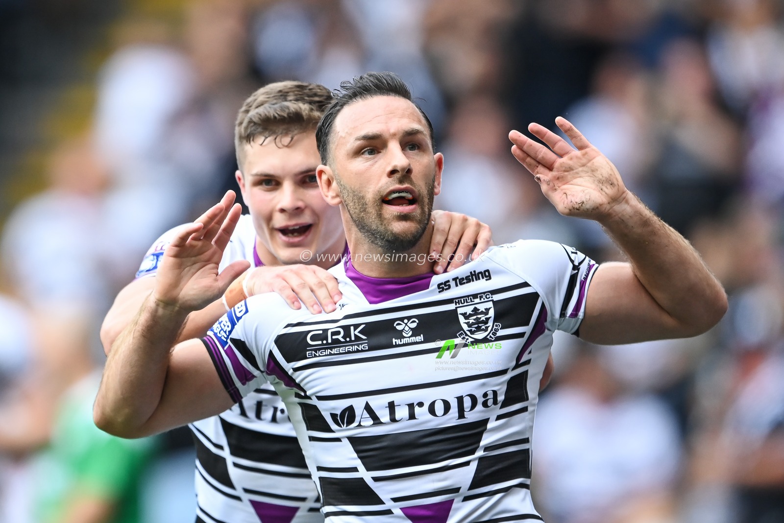 Luke Gale #7 of Hull FC celebrates his tryduring the Betfred Super League match Hull FC vs Hull KR at MKM Stadium, Hull, United Kingdom, 3rd September 2022

(Photo by Craig Thomas/News Images)