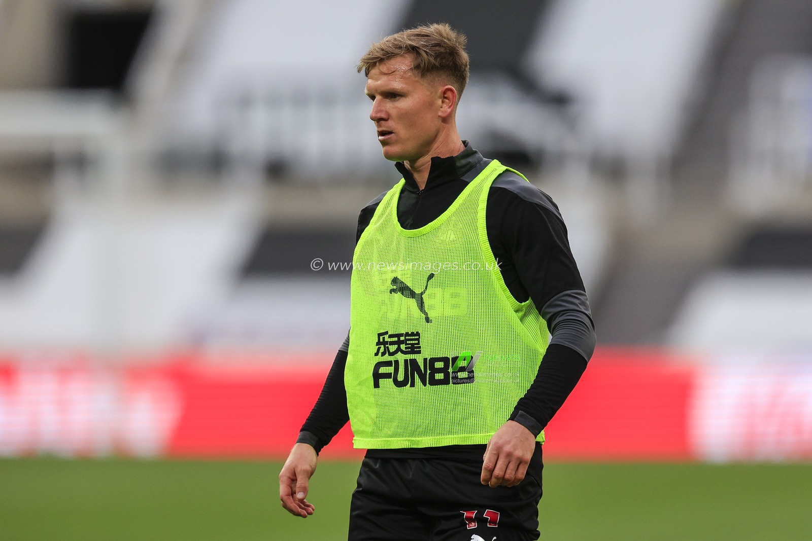 Matt Ritchie #11 of Newcastle United during the pre-game warmup