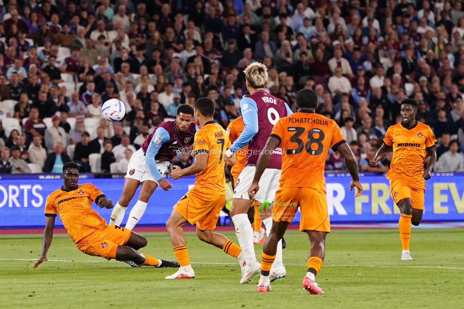 Divine Mukasa of West Ham United scores to make it 3-1 during the Sky Bet Championship match West Ham United vs Wolverhampton Wanderers at London Stadium, London, United Kingdom on 01 September 2026

(Photo by Harvey Murphy/News Images)