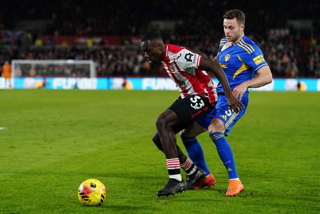 Michael Kayode of Brentford holds off Gabriel Gudmundsson of Leeds United during the Premier League match Brentford vs Leeds United at The Gtech Community Stadium, London, United Kingdom, 14th December 2025

(Photo by Harvey Murphy/News Images)

*** GER AUT SUI OUT ***