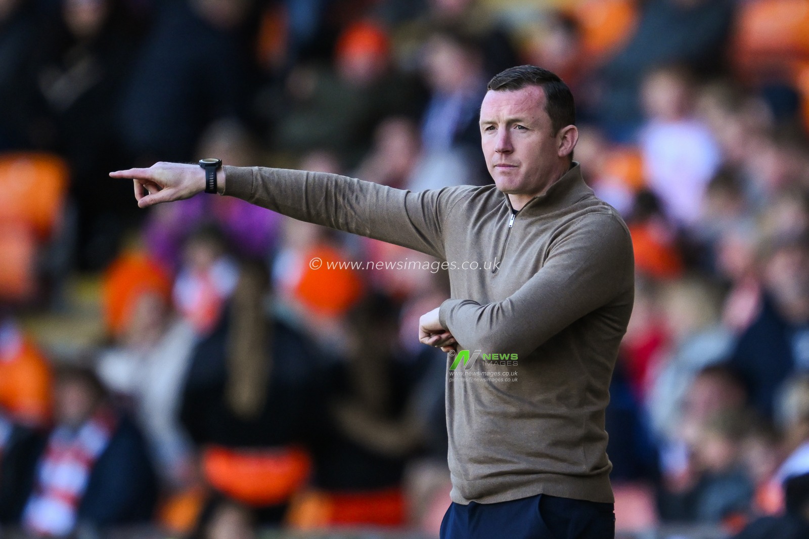 Neill Collins Manager of Barnsley gives his team instructions during the Sky Bet League 1 match Blackpool vs Barnsley at Bloomfield Road, Blackpool, United Kingdom, 20th April 2024

(Photo by Craig Thomas/News Images)