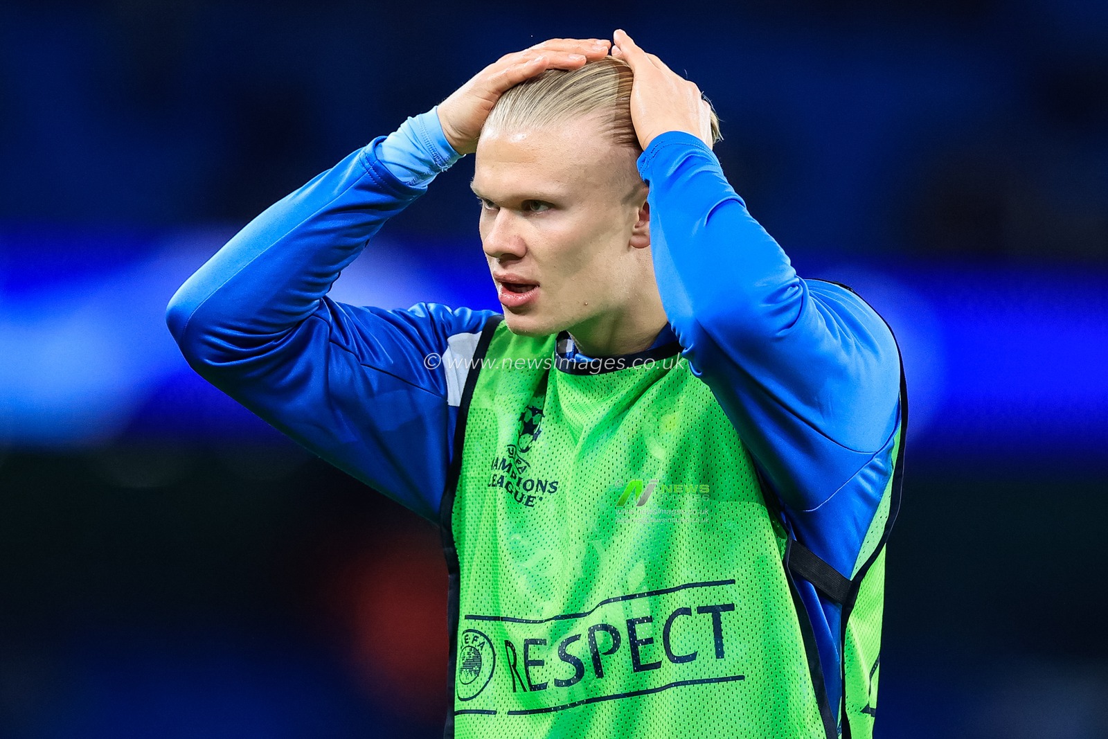 Erling Haaland #9 of Manchester City adjusts his hair in the pregame warmup session during the UEFA Champions League match Manchester City vs Young Boys at Etihad Stadium, Manchester, United Kingdom, 7th November 2023

(Photo by Conor Molloy/News Images)