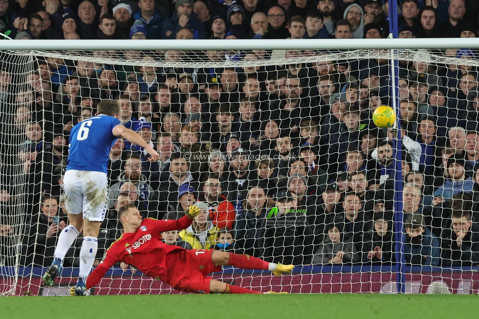 James Tarkowski of Everton scores a penalty to make it 5-4 in the penalty shootout during the Carabao Cup Quarter Final match Everton vs Fulham at Goodison Park, Liverpool, United Kingdom, 19th December 2023

(Photo by Mark Cosgrove/News Images)