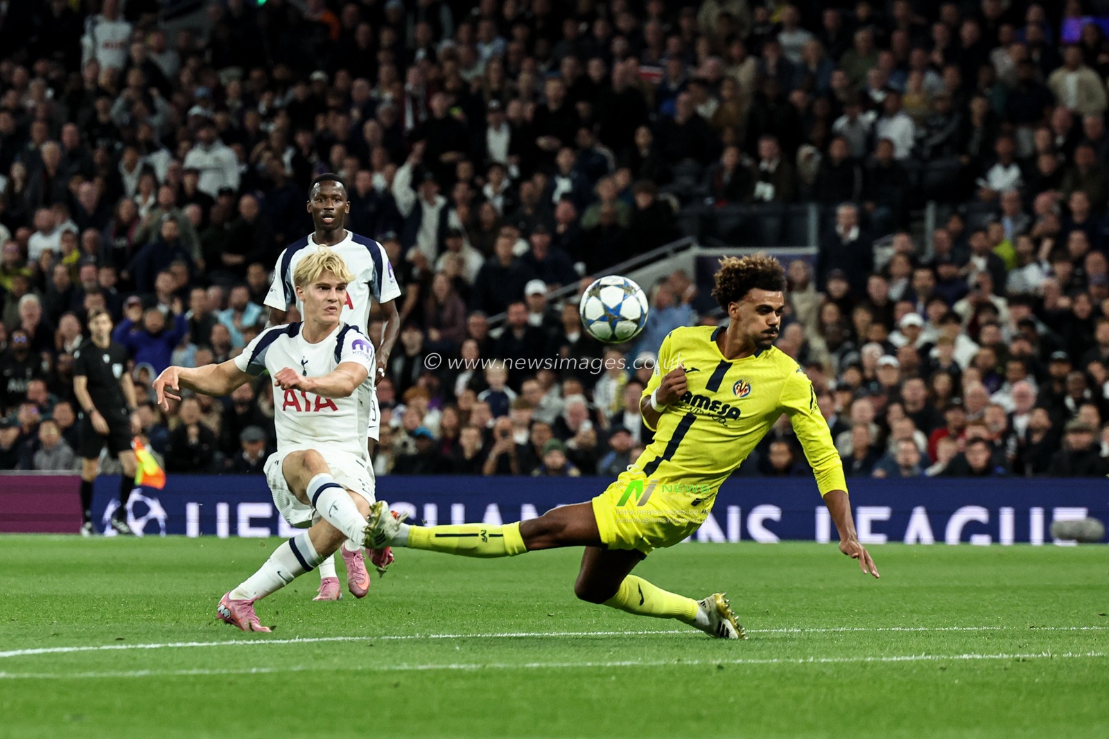 Lucas Bergvall of Tottenham Hotspur shoots over the bar during the UEFA Champions League match Tottenham Hotspur vs Villarreal at Tottenham Hotspur Stadium, London, United Kingdom, 16th September 2025

(Photo by Mark Cosgrove/News Images)