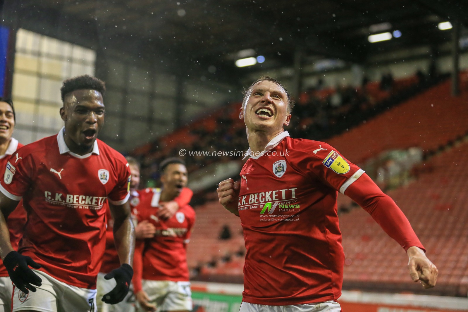 26th January 2019, Oakwell, Barnsley, England; Sky Bet League One, Barnsley vs Rochdale ; Cauley Woodrow (09) of Barnsley celebrates his goal to make it 2-1


Credit: Mark Cosgrove/News Images

English Football League images are subject to DataCo Licence