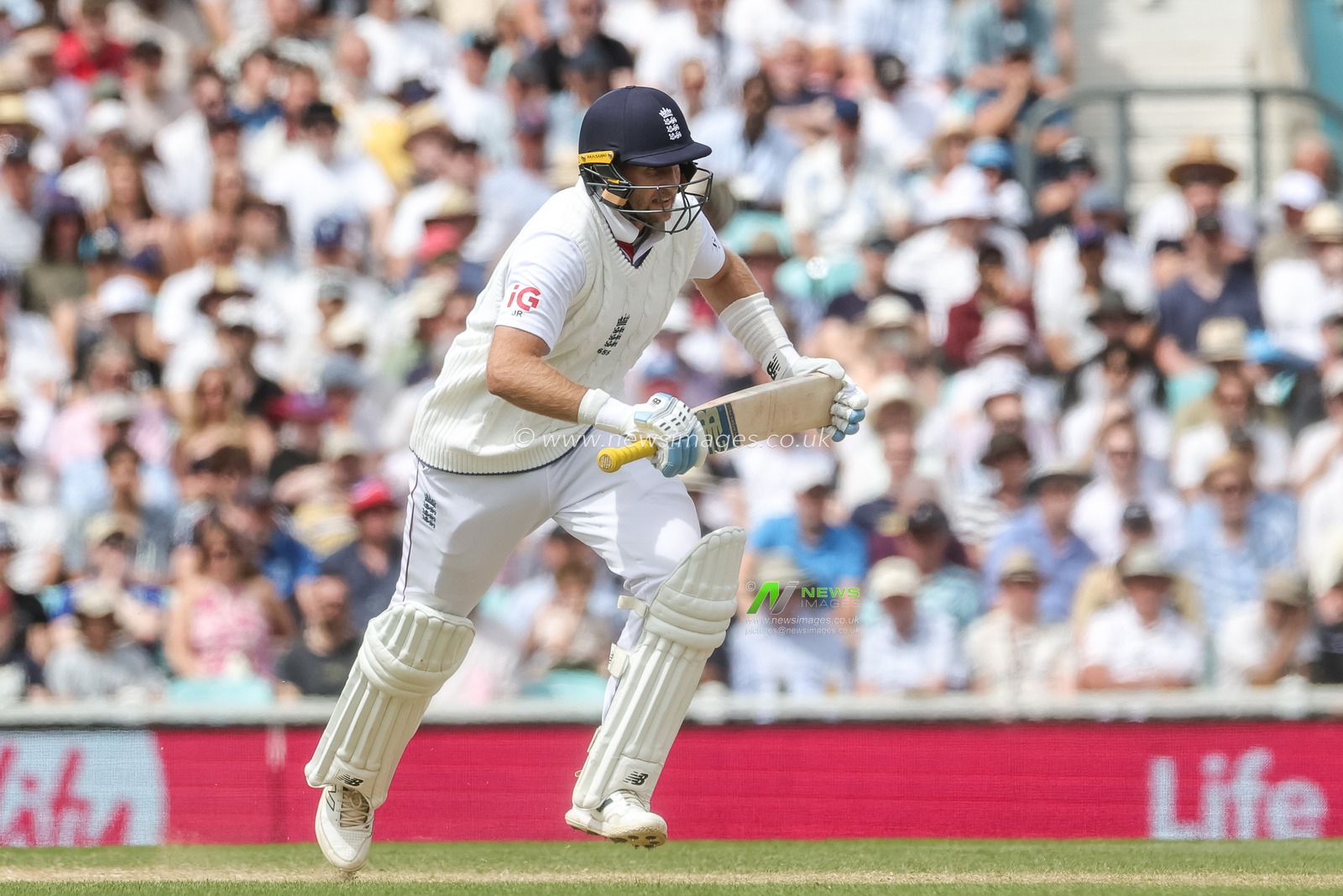 England captain Joe Root makes one run during the 2nd Rothesay Test Match Day 4 match England vs New Zealand at The Kia Oval, London, United Kingdom on 20 June 2026

(Photo by Mark Cosgrove/News Images)