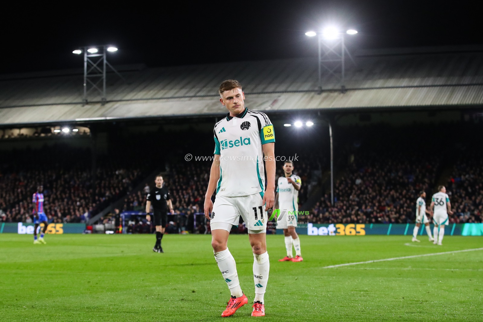 Harvey Barnes of Newcastle United during the Premier League match Crystal Palace vs Newcastle United at Selhurst Park, London, United Kingdom, 30th November 2024

(Photo by Gareth Evans/News Images)