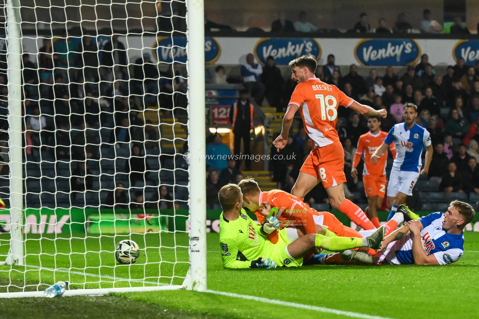 Jake Beesley of Blackpool scores to make it 1-1 during the Carabao Cup match Blackburn Rovers vs Blackpool at Ewood Park, Blackburn, United Kingdom, 27th August 2024

(Photo by Craig Thomas/News Images)