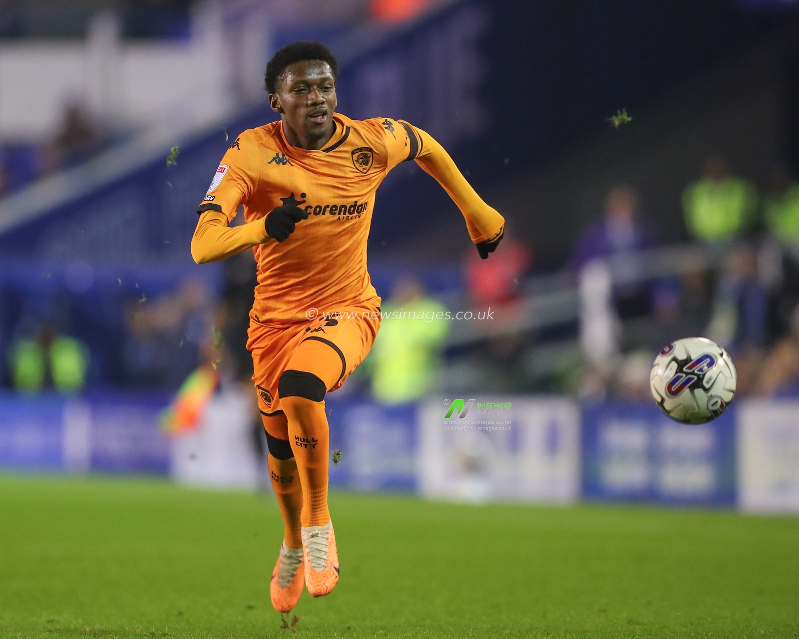 Jaden Philogene-Bidace #23 of Hull City in action during the Sky Bet Championship match Birmingham City vs Hull City at St Andrews, Birmingham, United Kingdom, 25th October 2023

(Photo by Gareth Evans/News Images)