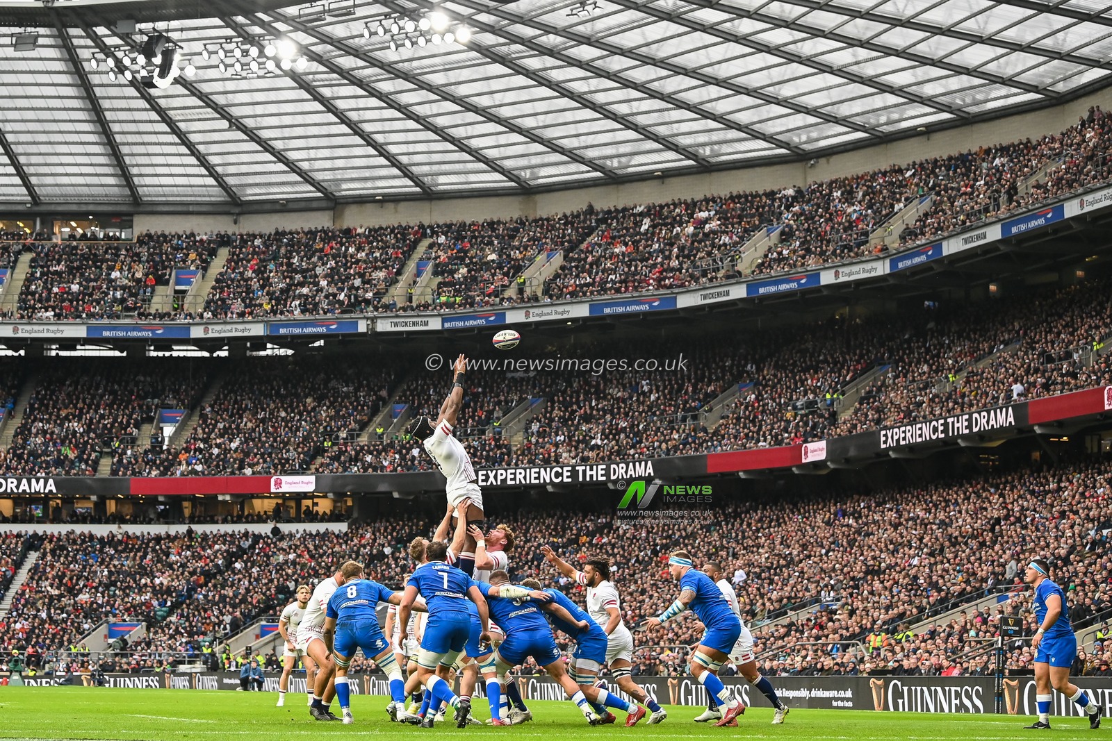 Maro Itoje of England Claims the lineout during the 2023 Guinness 6 Nations match England vs Italy at Twickenham Stadium, Twickenham, United Kingdom, 12th February 2023

(Photo by Craig Thomas/News Images)