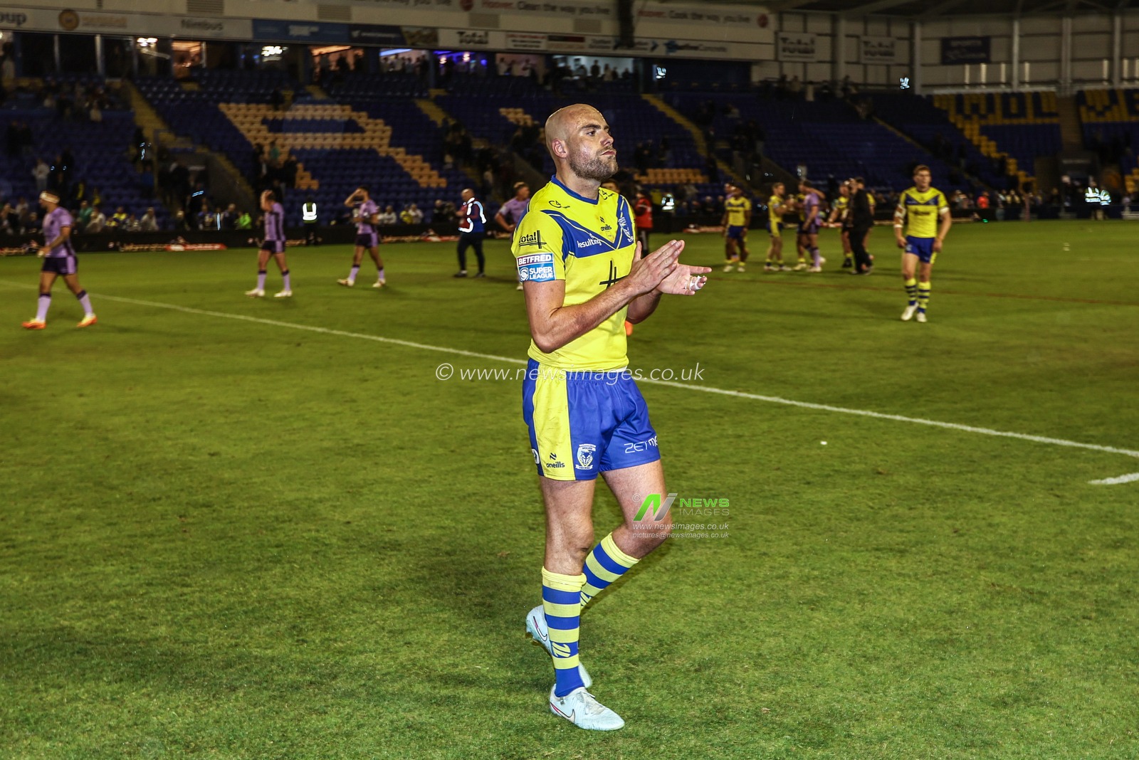 James Harrison of Warrington Wolves applauds the fans after the game during the Betfred Super League Round 12 match Warrington Wolves vs Hull KR at Halliwell Jones Stadium, Warrington, United Kingdom, 23rd May 2025

(Photo by Alfie Cosgrove/News Images)