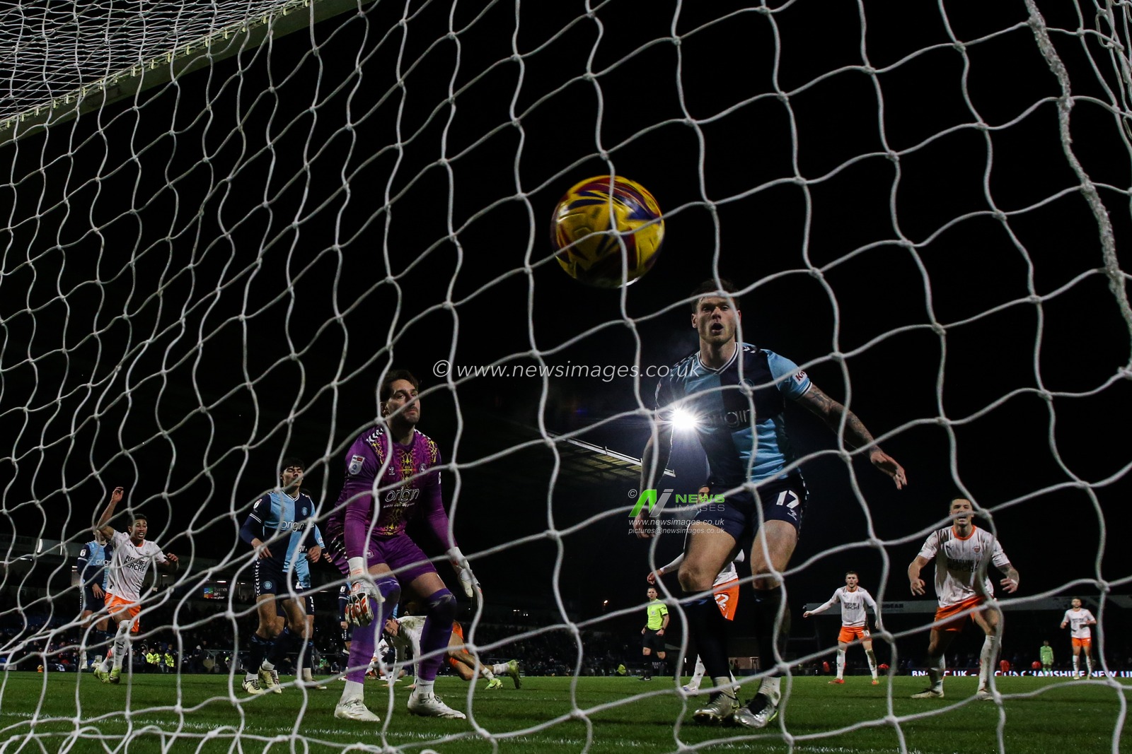 Kyle Joseph of Blackpool scores a goal to make it 1-1 during the Sky Bet League 1 match Wycombe Wanderers vs Blackpool at Adams Park, High Wycombe, United Kingdom, 4th January 2025

(Photo by Gareth Evans/News Images)