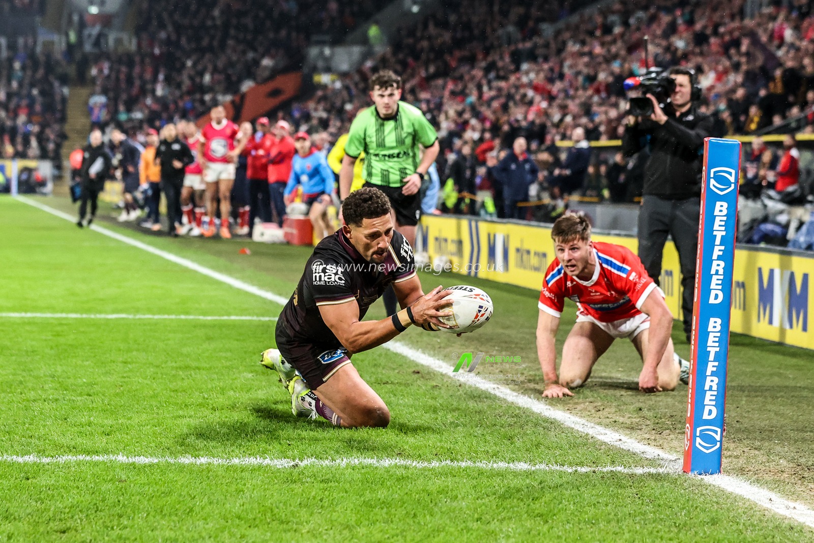 Gehamat Shibasaki of Brisbane Broncos goes over for a try during the World Club Challenge 2026 match Hull KR vs Brisbane Broncos at MKM Stadium, Hull, United Kingdom on 19 February 2026

(Photo by Alfie Cosgrove/News Images)
