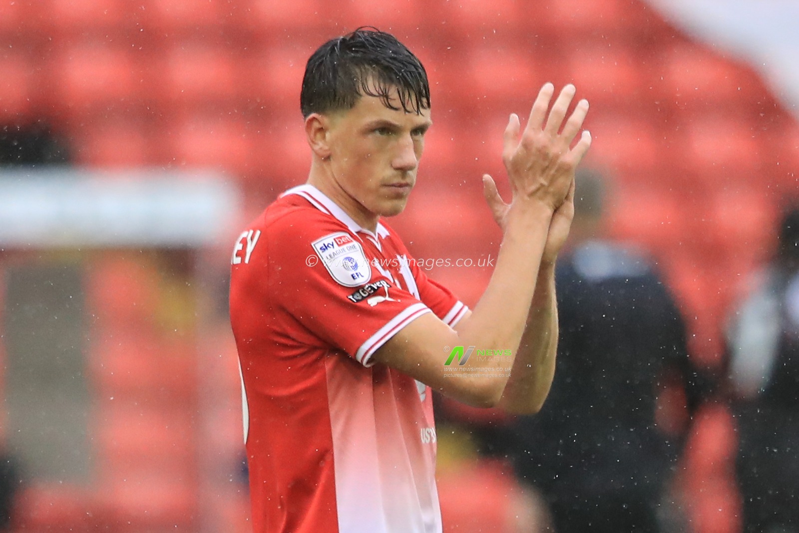 MaÃ«l de Gevigney #6 of Barnsley applauds the home fans after Barnsley lose 0-1 during the Sky Bet League 1 match Barnsley vs Blackpool at Oakwell, Barnsley, United Kingdom, 30th September 2023

(Photo by Alfie Cosgrove/News Images)