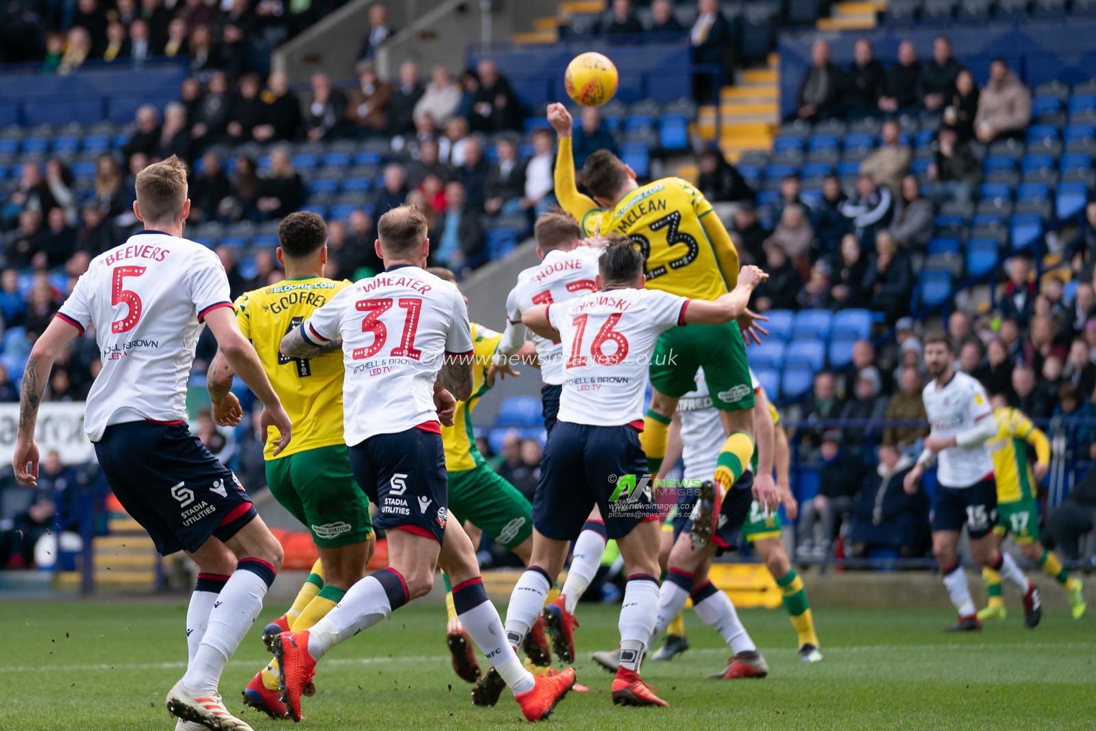 Norwich City Kenny McLean hand touches ball in cross


16th February 2019, University of Bolton Stadium, Bolton, England; Sky Bet Championship, Bolton Wonderers vs Norwich City ; 


Credit: Terry Donnelly /News Images

English Football League images are subject to DataCo Licence