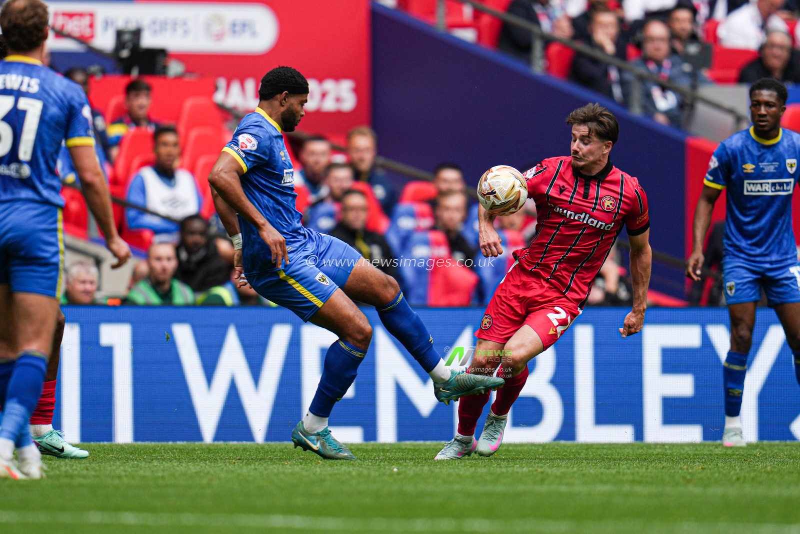 Ryan Johnson of AFC Wimbledon and Jamie Jellis of Walsall during the Sky Bet League 2 Playoff Final match AFC Wimbledon vs Walsall at Wembley Stadium, London, United Kingdom, 26th May 2025

(Photo by Harvey Murphy/News Images)