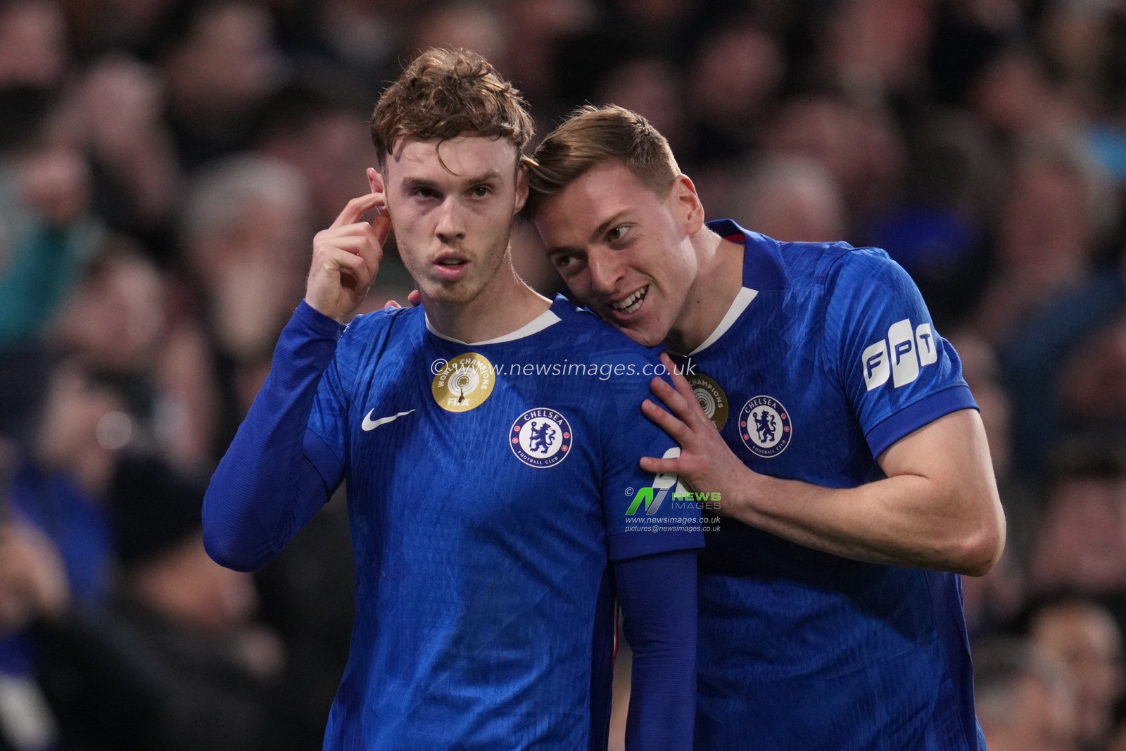 Liam Delap of Chelsea celebrates Cole Palmer of Chelsea goal during the Premier League match Chelsea vs Brentford at Stamford Bridge, London, United Kingdom, 17th January 2026

(Photo by Harvey Murphy/News Images)