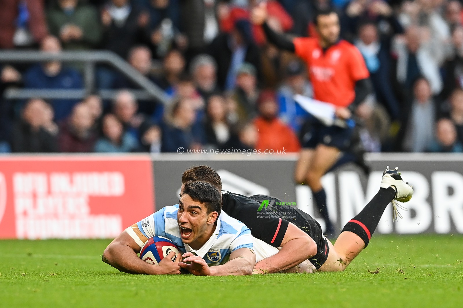 Santiago Carreras of Argentina celebrates as he goes over for a try during the Autumn international match England vs Argentina at Twickenham Stadium, Twickenham, United Kingdom, 6th November 2022

(Photo by Craig Thomas/News Images)