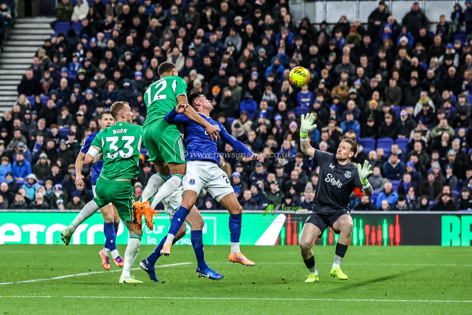 Malick Thiaw of Newcastle United scores to make it 0-4 during the Premier League match Everton vs Newcastle United at Hill Dickinson Stadium, Liverpool, United Kingdom, 29th November 2025

(Photo by Alfie Cosgrove/News Images)

*** GER AUT SUI OUT ***