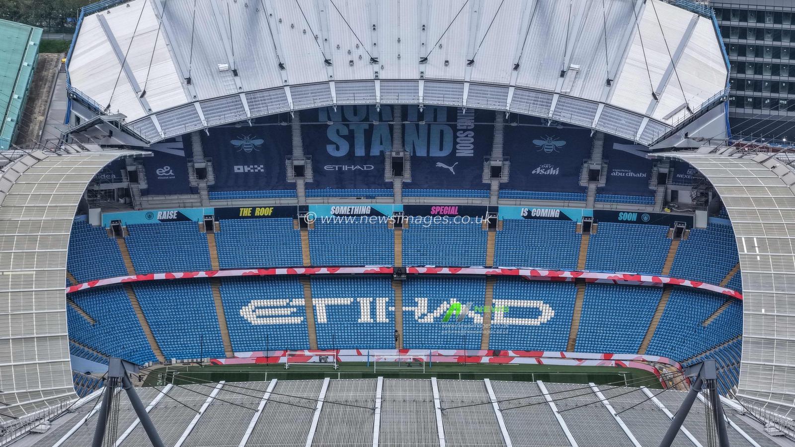 An aerial view of the Etihad Stadium ahead of the Premier League match Manchester City vs Liverpool at Etihad Stadium, Manchester, United Kingdom, 9th November 2025

(Photo by Mark Cosgrove/News Images)

*** GER AUT SUI OUT ***