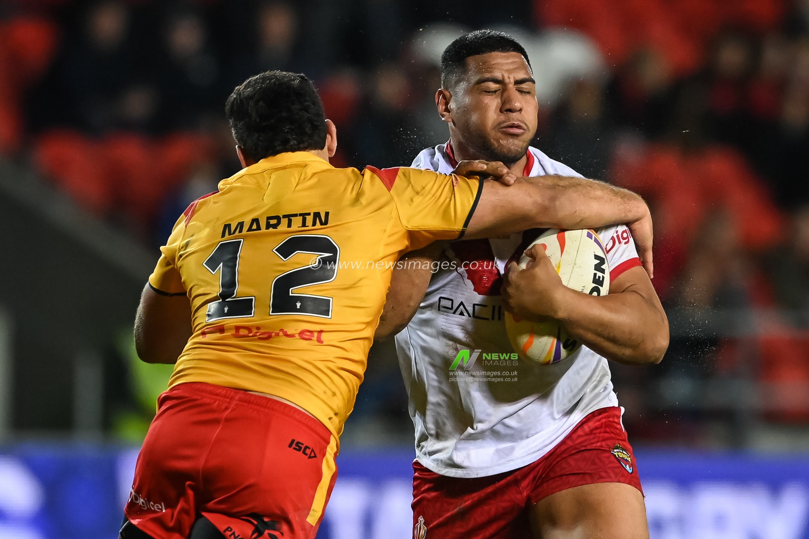 Siosiua Taukeiaho of Tonga is tackled by Rhyse Martin of Papua New Guinea during the Rugby League World Cup 2021 match Tonga vs Papua New Guinea at Totally Wicked Stadium, St Helens, United Kingdom, 18th October 2022

(Photo by Craig Thomas/News Images)