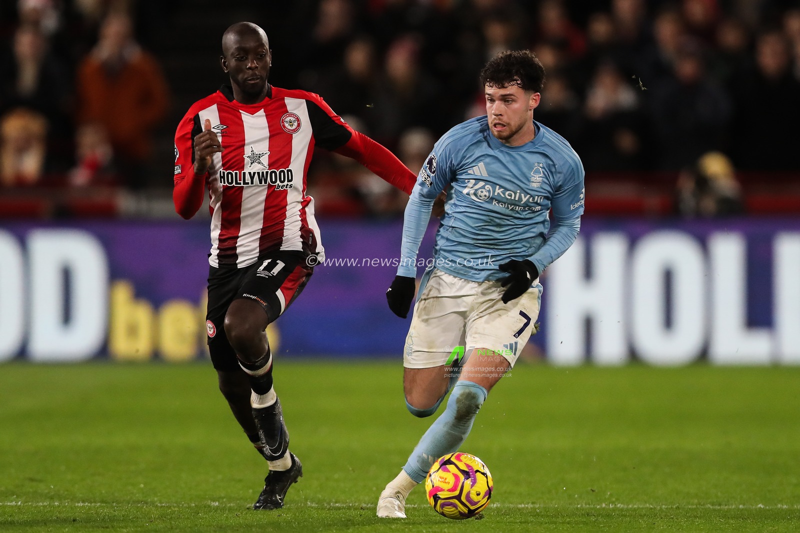 Neco Williams of Nottingham Forest breaks with the ball during the Premier League match Brentford vs Nottingham Forest at The Gtech Community Stadium, London, United Kingdom, 21st December 2024

(Photo by Gareth Evans/News Images)