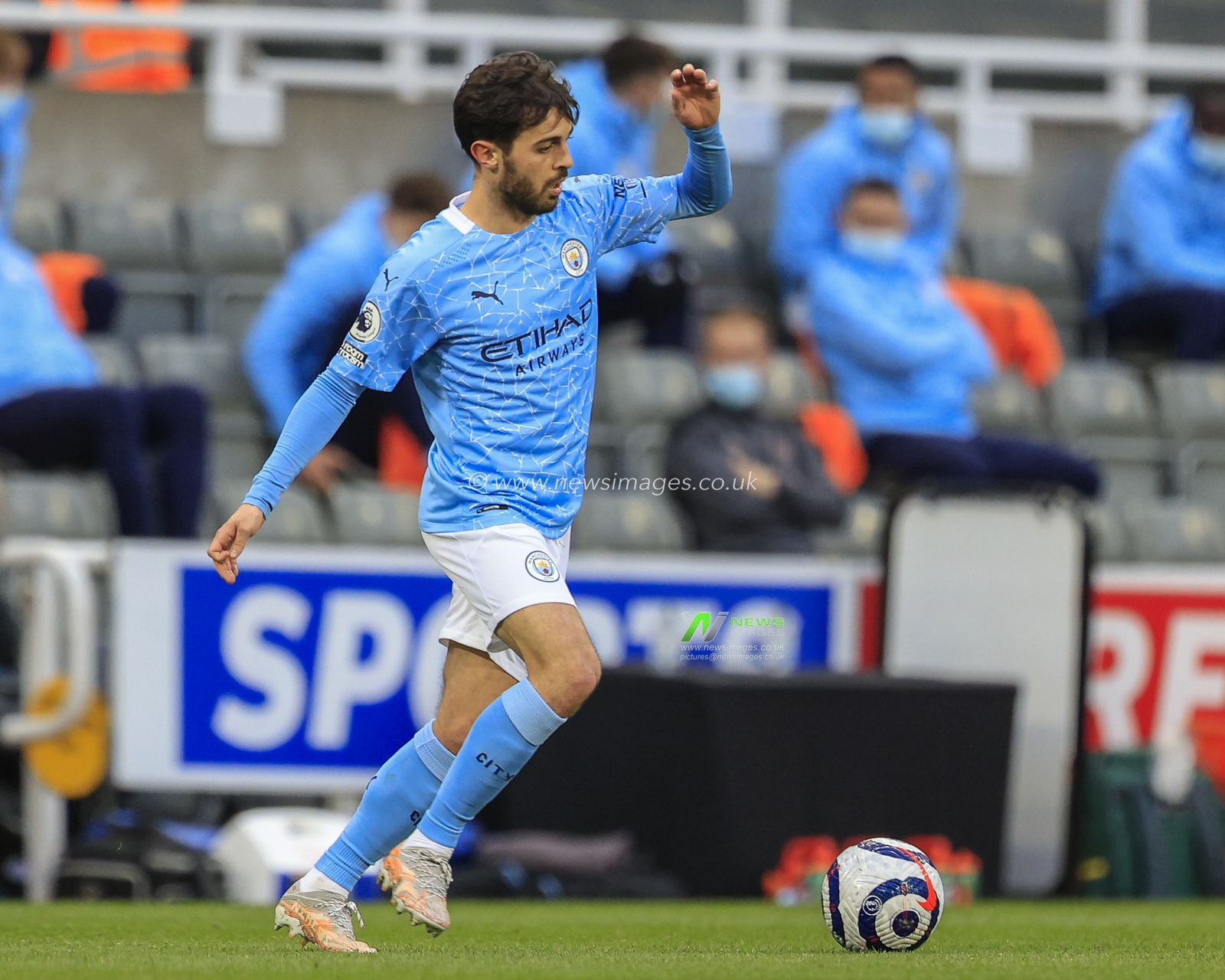 Bernardo Silva #20 of Manchester City in possession of the ball