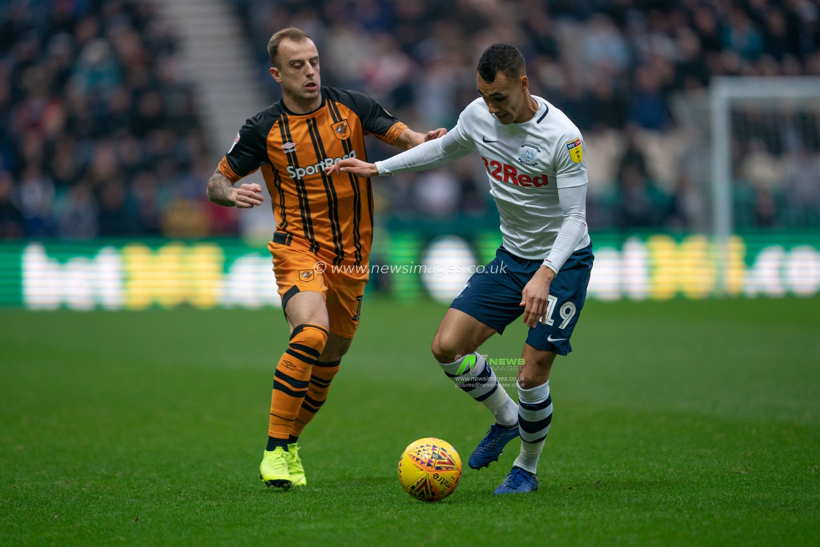 Preston North End's Graham Burke under pressure from Hull City's Kamil Grosicki


26th December 2018, Deepdale, Preston, England; Sky Bet Championship, Preston North End vs Hull City ; 


Credit: Terry Donnelly/News Images

English Football League images are subject to DataCo Licence