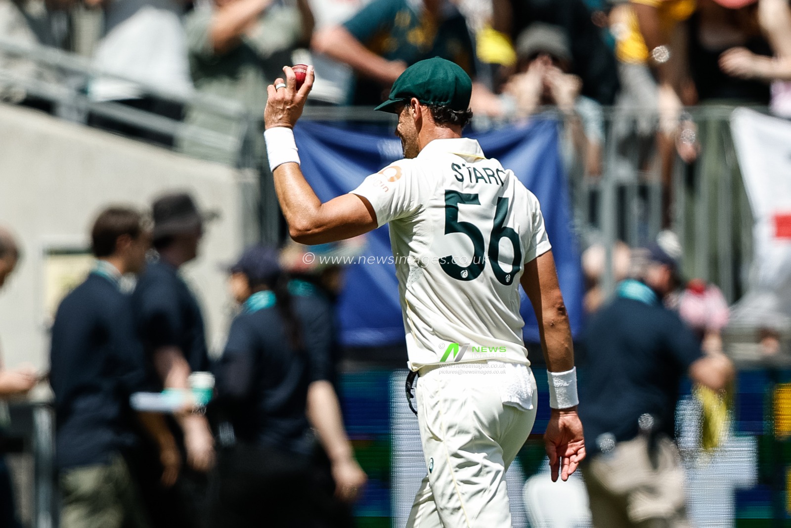 Mitch Starc of Australia hols the ball as he takes his seventh wicket during the NRMA Insurance Ashes First Test Day 1 Series Australia vs England at Optus Stadium, Perth, Australia, 20th November 2025

(Photo by Santanu Banik/News Images)

*** GER AUT SUI OUT ***