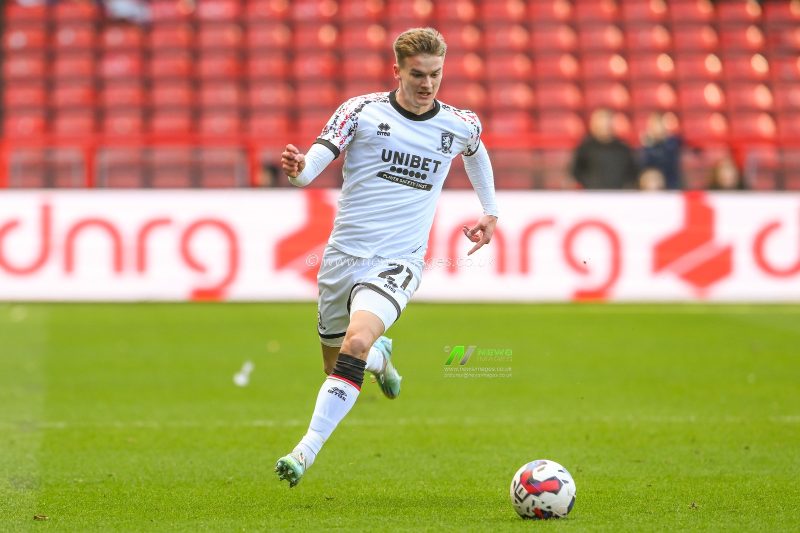 Marcus Forss #21 of Middlesbrough makes a break with the ball during the Sky Bet Championship match Bristol City vs Middlesbrough at Ashton Gate, Bristol, United Kingdom, 10th April 2023

(Photo by Craig Thomas/News Images)