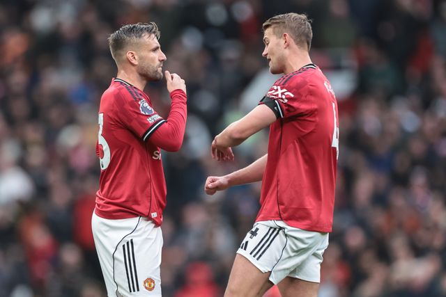Luke Shaw of Manchester United converses with Matthijs de Ligt of Manchester United during the Premier League match Manchester United vs Sunderland at Old Trafford, Manchester, United Kingdom, 4th October 2025

(Photo by Mark Cosgrove/News Images)