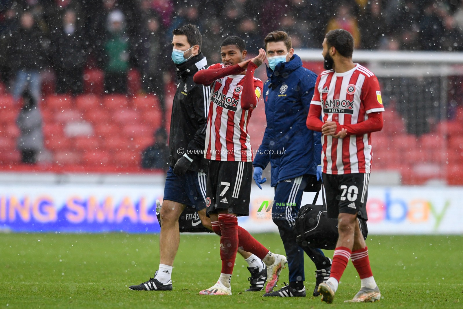 Rhian Brewster #7 of Sheffield United applauds the home supporters after being substituted due to an injury