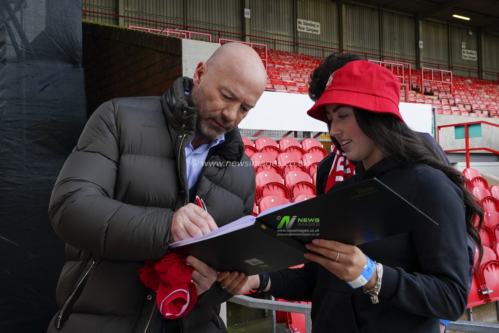Former England striker Alan Shearer signs the Wrexham FC visitors book before the Emirates FA Cup fourth round match Wrexham vs Sheffield United at The Racecourse Ground, Wrexham, United Kingdom, 29th January 2023

(Photo by Steve Flynn/News Images)