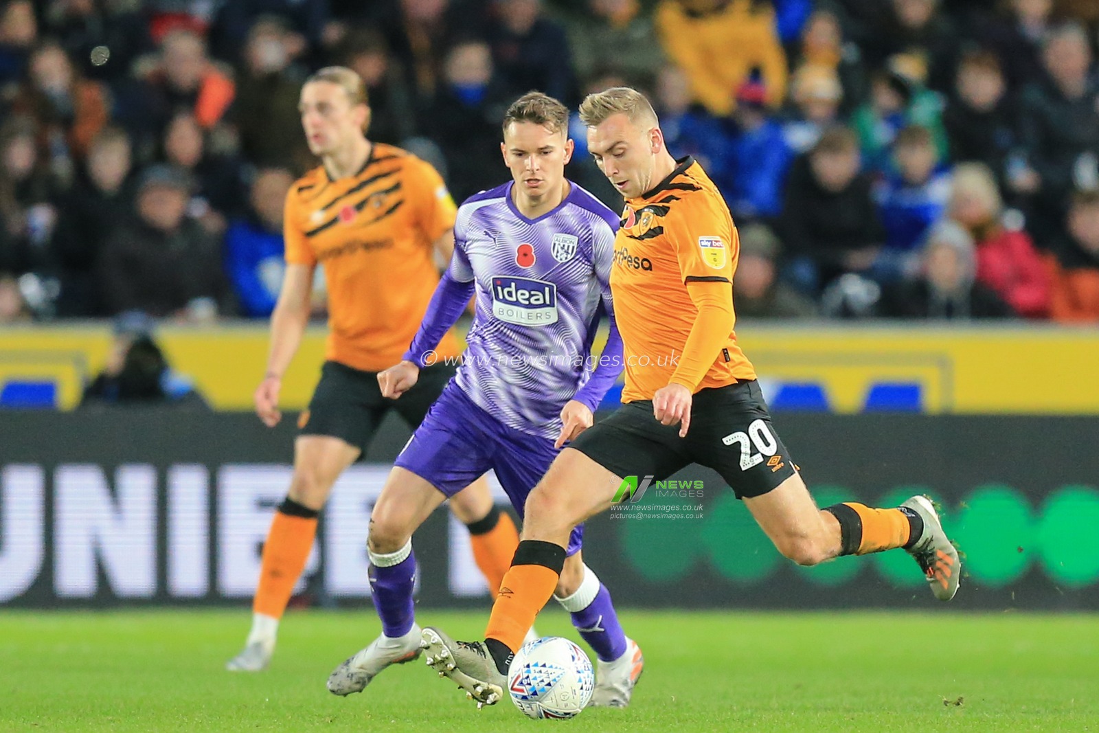 9th November 2019, KC Stadium, Kingston upon Hull, England; Sky Bet Championship, Hull City v West Bromwich Albion : Jarrod Bowen (20) of Hull City prepares to take a shot at goal

Credit: David Greaves/News Images