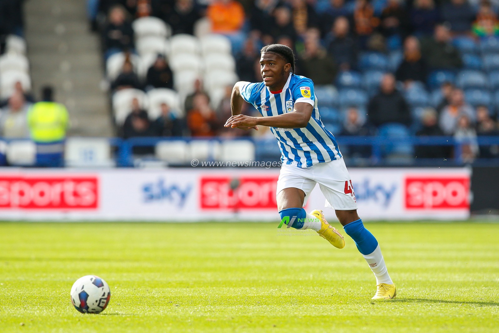 Charles Ondo #45 of Huddersfield Town during the Sky Bet Championship match Huddersfield Town vs Hull City at John Smith's Stadium, Huddersfield, United Kingdom, 9th October 2022

(Photo by Ben Early/News Images)