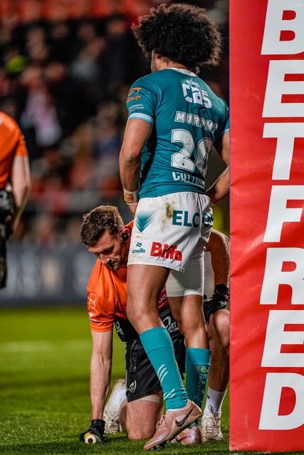Lewis Murphy of St Helens receives treatment during the Betfred Challenge Cup Quarter Final match St Helens vs Catalans Dragons at The BrewDog Stadium, St Helens, United Kingdom on 10 April 2026

(Photo by Maynard Manyowa/News Images)