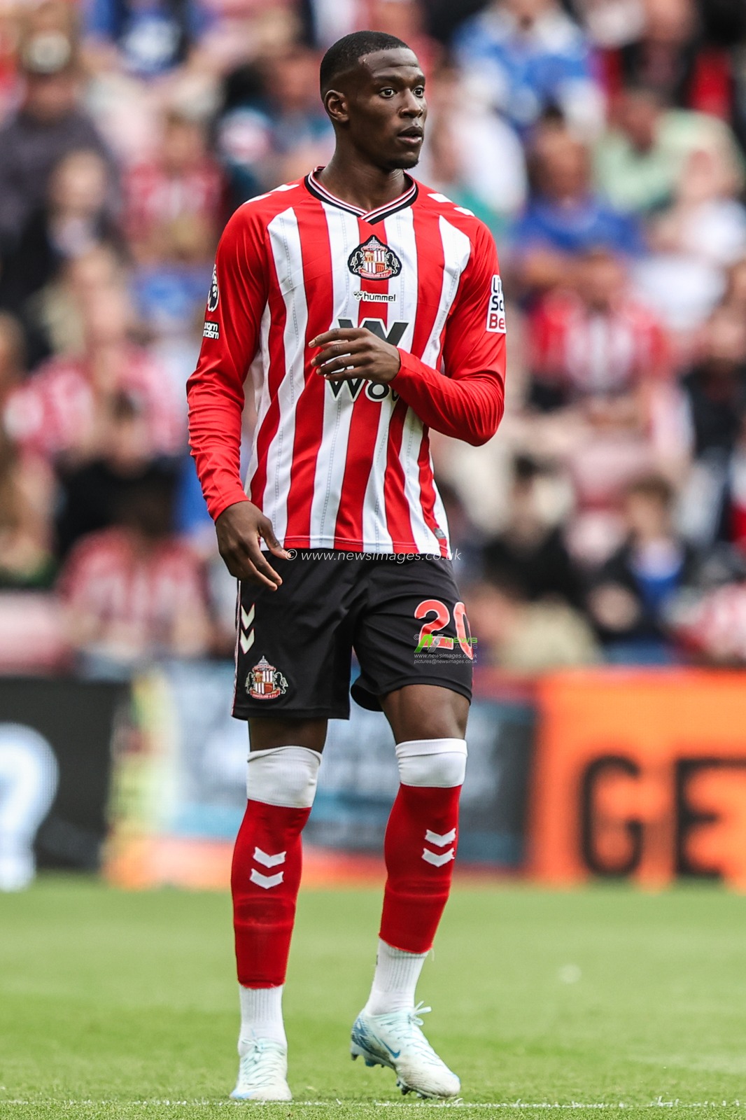 Nordi Mukiele of Sunderland during the Premier League match Sunderland vs Brentford at Stadium Of Light, Sunderland, United Kingdom, 30th August 2025

(Photo by Alfie Cosgrove/News Images)