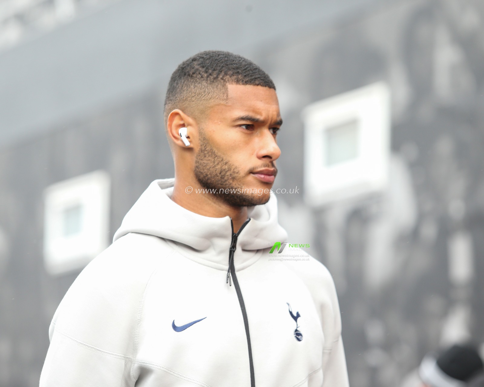 Brandon Austin of Tottenham Hotspur arrives a head of the Premier League match Leeds United vs Tottenham Hotspur at Elland Road, Leeds, United Kingdom, 4th October 2025

(Photo by Richard Bierton/News Images)