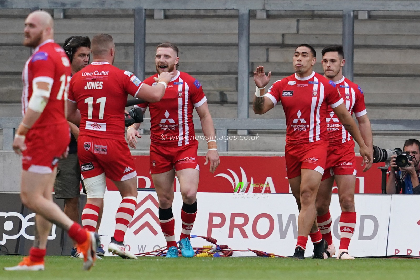 Salford Red Devils's Ken Sio celebrates scoring his sides second try


4th July 2019 ,  AJ Bell Stadium, Salford, England;  Betfred Super League, Round 21, Salford Red Devils vs Huddersfield Giants ; 

Credit: Terry Donnelly/News Images
