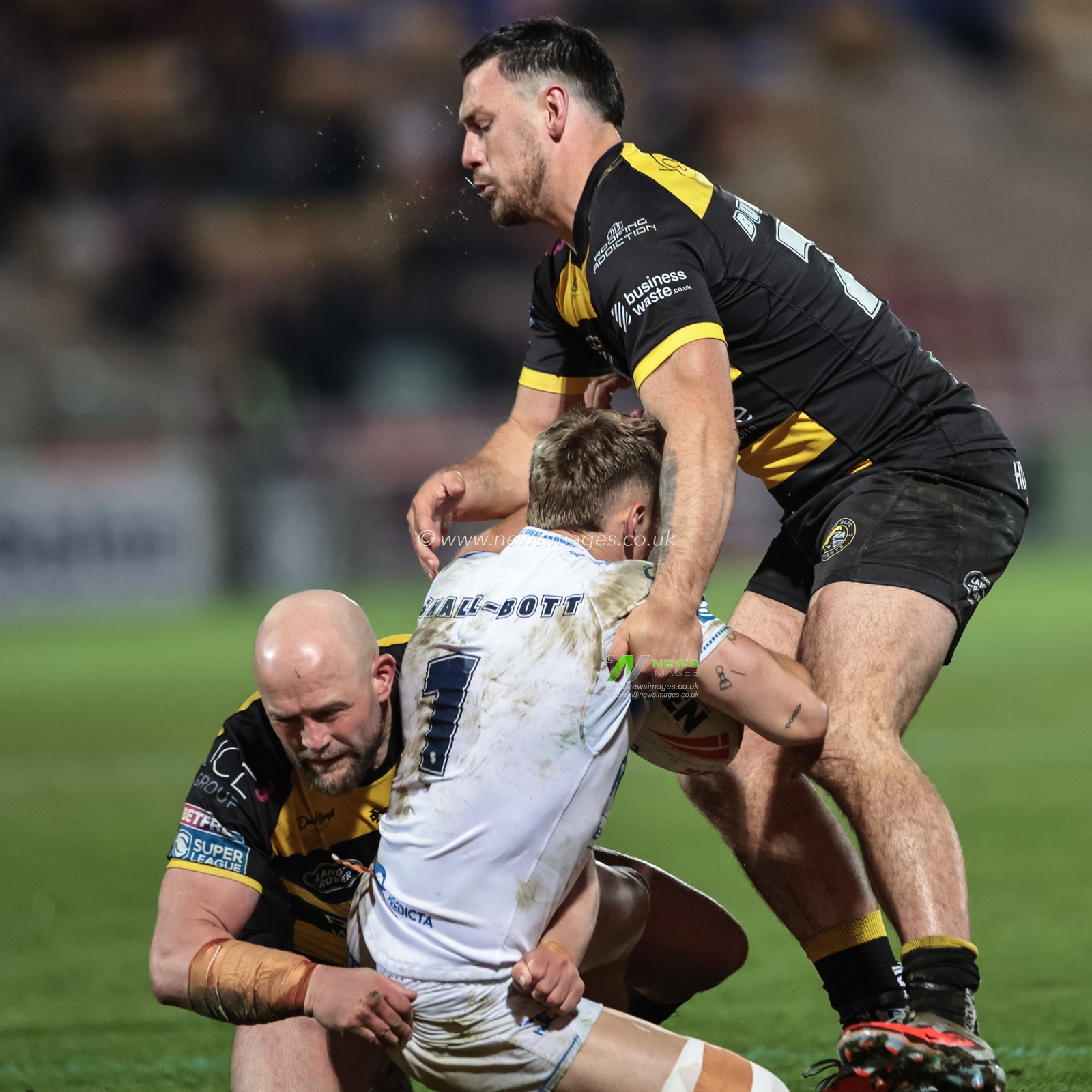 Olly Ashall-Bott of Toulouse Olympique is tackled by Paul McShane of York Knights during the Betfred Super League round 9 match York Knights vs Toulouse at LNER Community Stadium, York, United Kingdom on 23 April 2026

(Photo by Mark Cosgrove/News Images)
