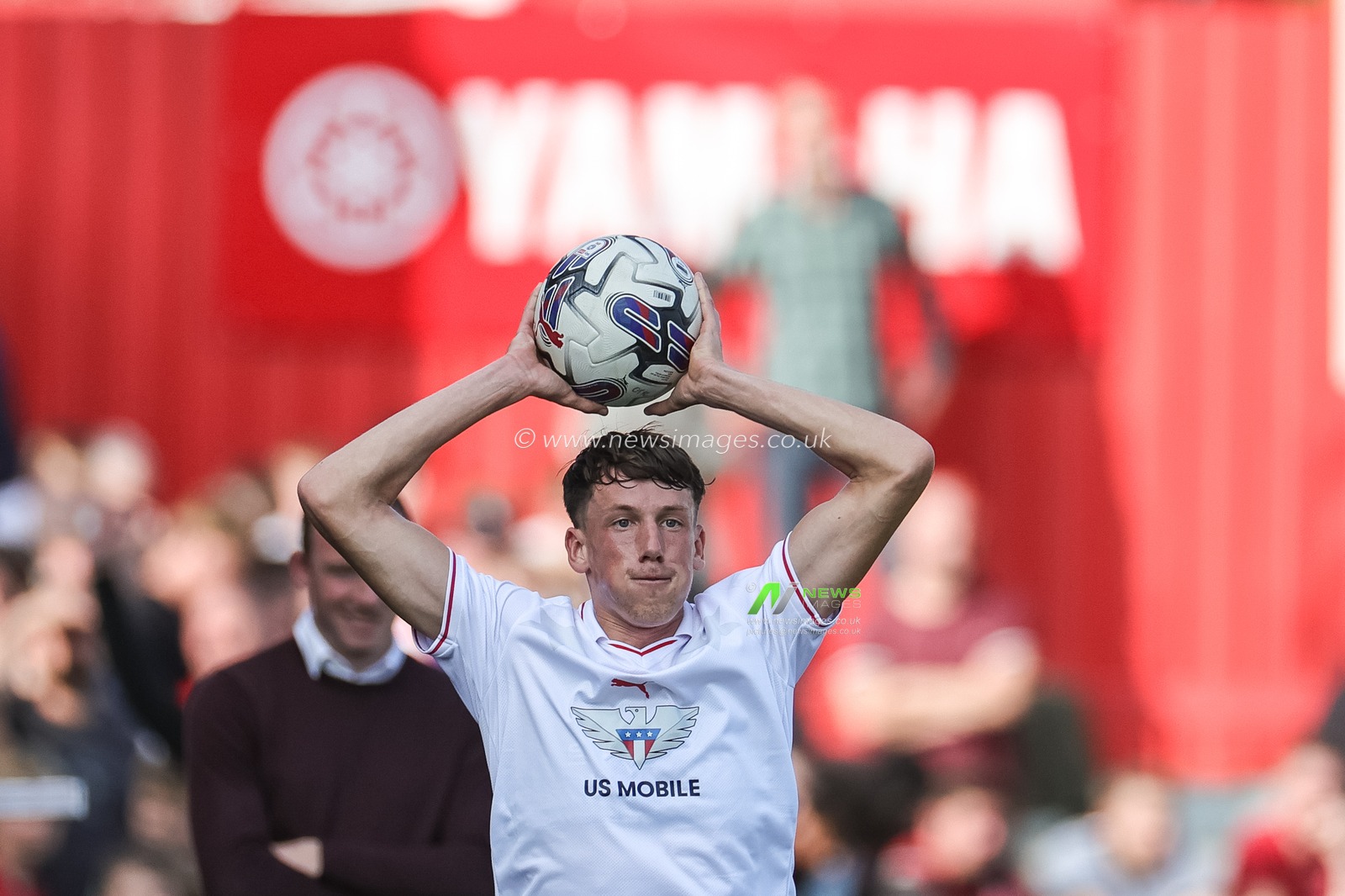 MaÃ«l de Gevigney #6 of Barnsley takes a throw-in during the Sky Bet League 1 match Cheltenham Town vs Barnsley at The Jonny-Rocks Stadium, Cheltenham, United Kingdom, 2nd September 2023

(Photo by Mark Cosgrove/News Images)