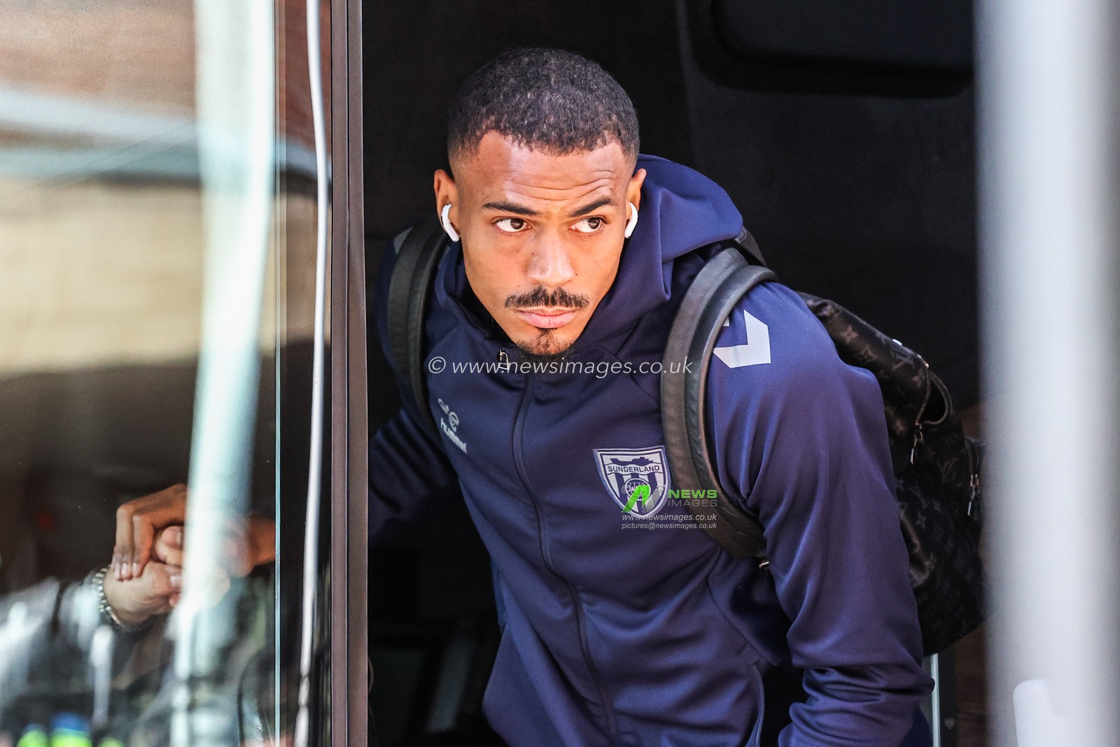 Wilson Isidor of Sunderland arrives during the Premier League match Sunderland vs Aston Villa at Stadium Of Light, Sunderland, United Kingdom, 20th September 2025

(Photo by Alfie Cosgrove/News Images)