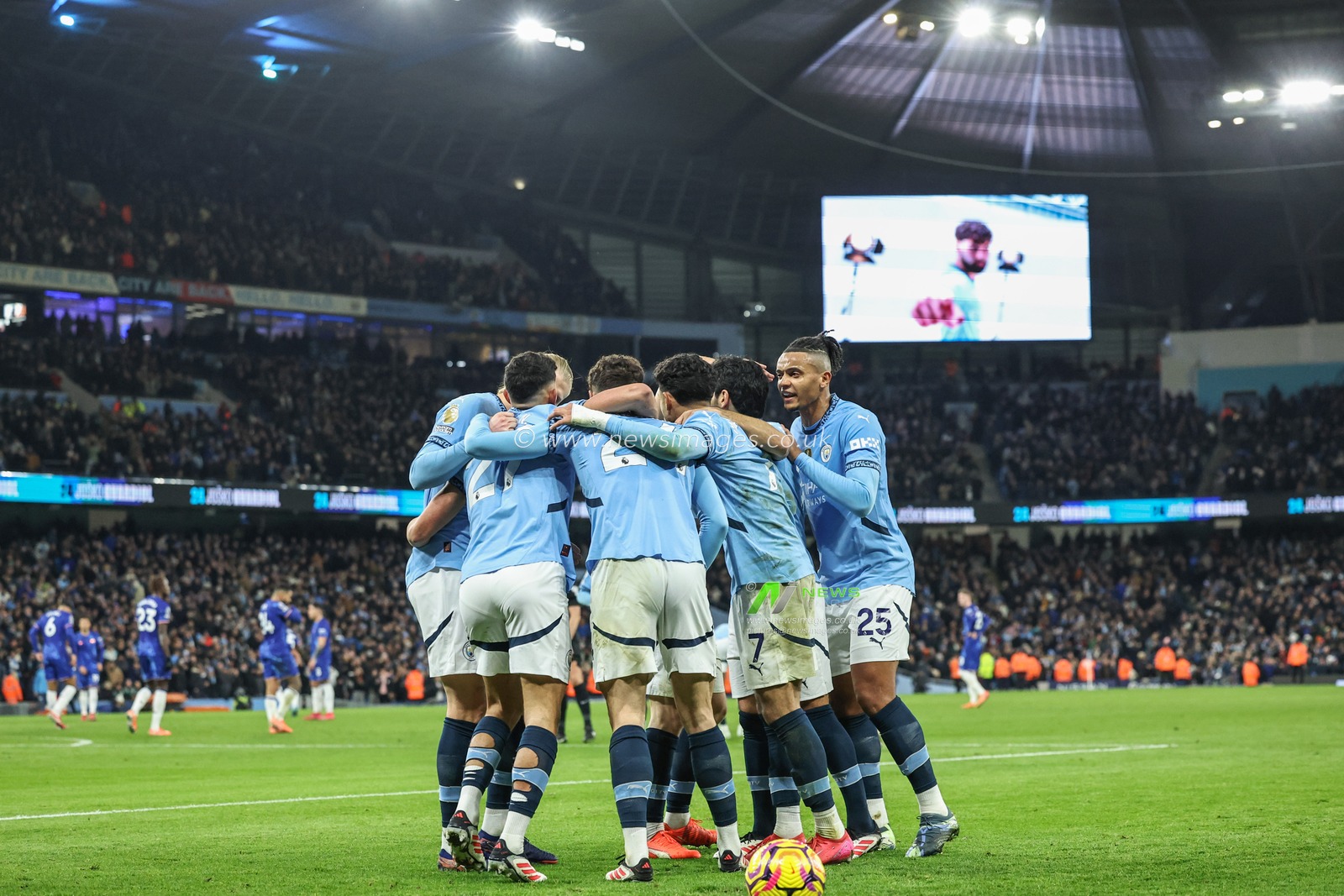 JoÅ¡ko Gvardiol of Manchester City celebrates his goal to make it 1-1 during the Premier League match Manchester City vs Chelsea at Etihad Stadium, Manchester, United Kingdom, 25th January 2025

(Photo by Mark Cosgrove/News Images)