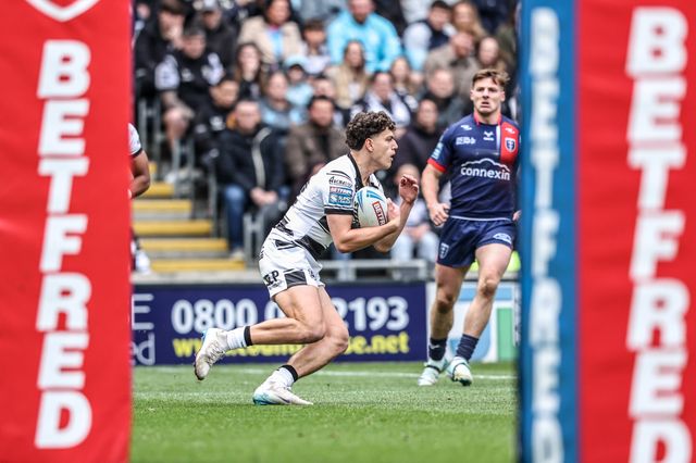 Lewis Martin of Hull FC breaks with the ball during the Betfred Super League Round 8 match Hull FC vs Hull KR at MKM Stadium, Hull, United Kingdom, 18th April 2025

(Photo by Alfie Cosgrove/News Images)
