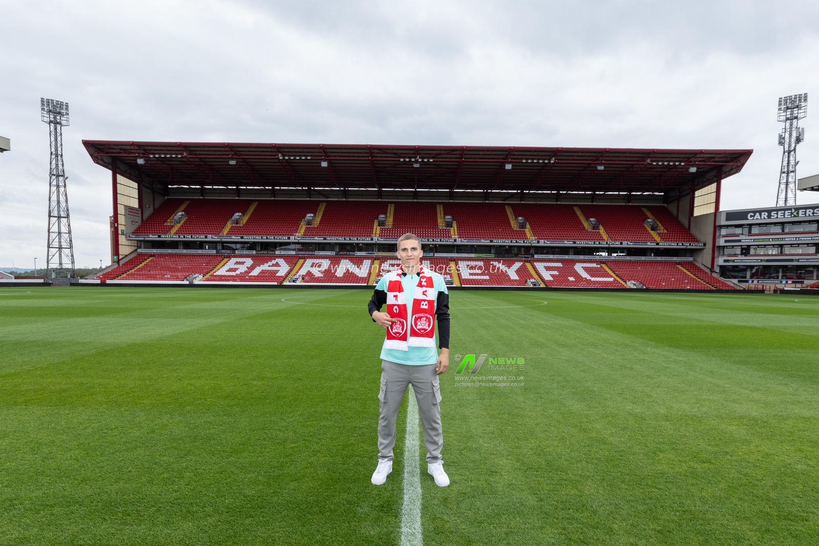 Owen Dodgson joins Barnsley FC on a season long loan from Burnley at Oakwell, Barnsley, United Kingdom, 1st September 2023

(Photo by Mark Cosgrove/News Images)