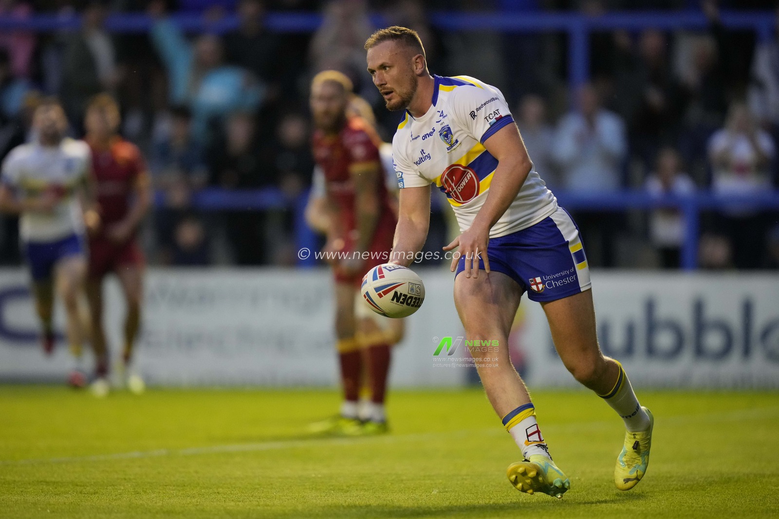 Ben Currie #11 of Warrington Wolves runs in to score a try during the Betfred Super League Round 21 match Warrington Wolves vs Catalans Dragons at Halliwell Jones Stadium, Warrington, United Kingdom, 4th August 2023

(Photo by Steve Flynn/News Images)