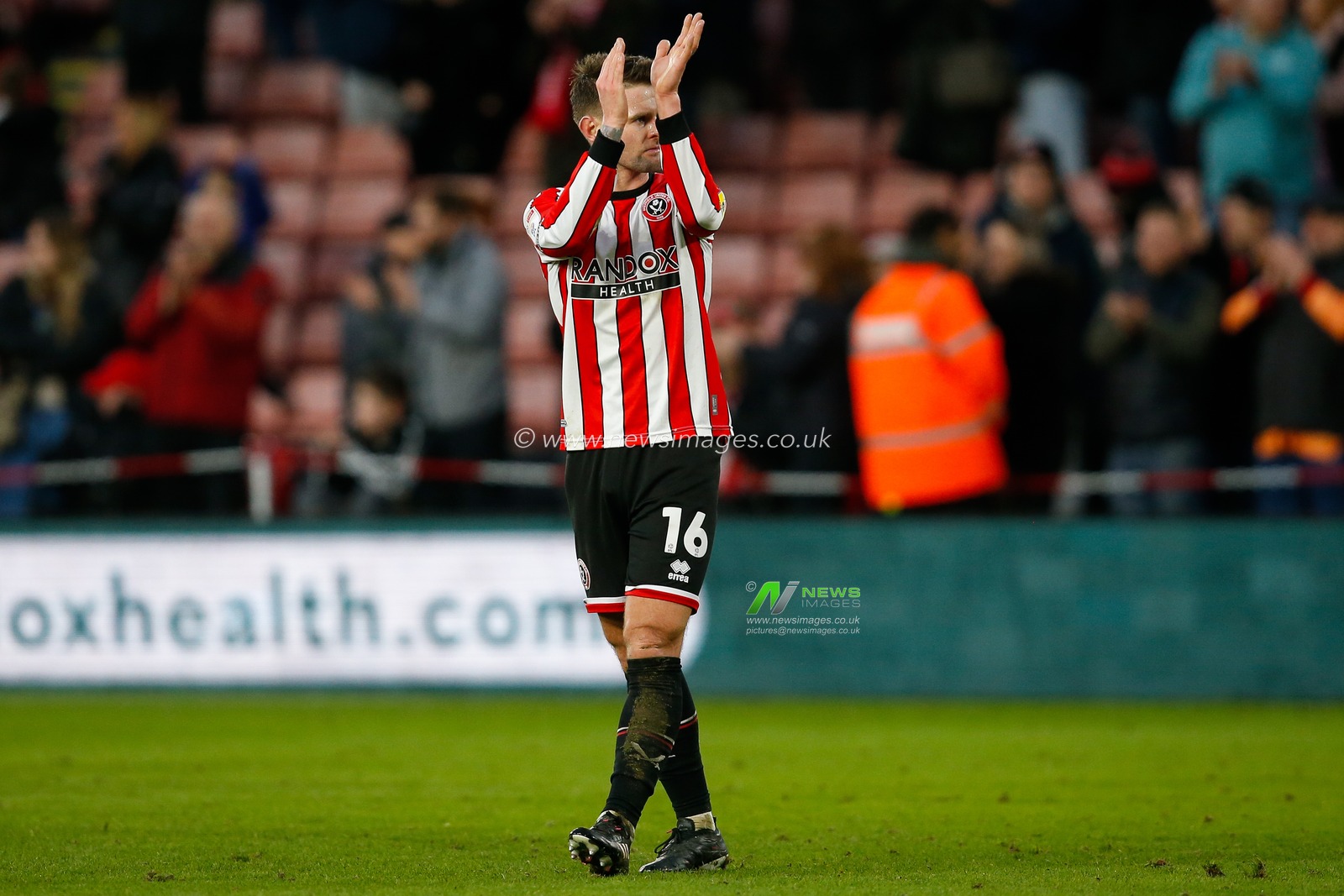 Oliver Norwood #16 of Sheffield United applauds fans after the Sky Bet Championship match Sheffield United vs Swansea City at Bramall Lane, Sheffield, United Kingdom, 11th February 2023

(Photo by Ben Early/News Images)
