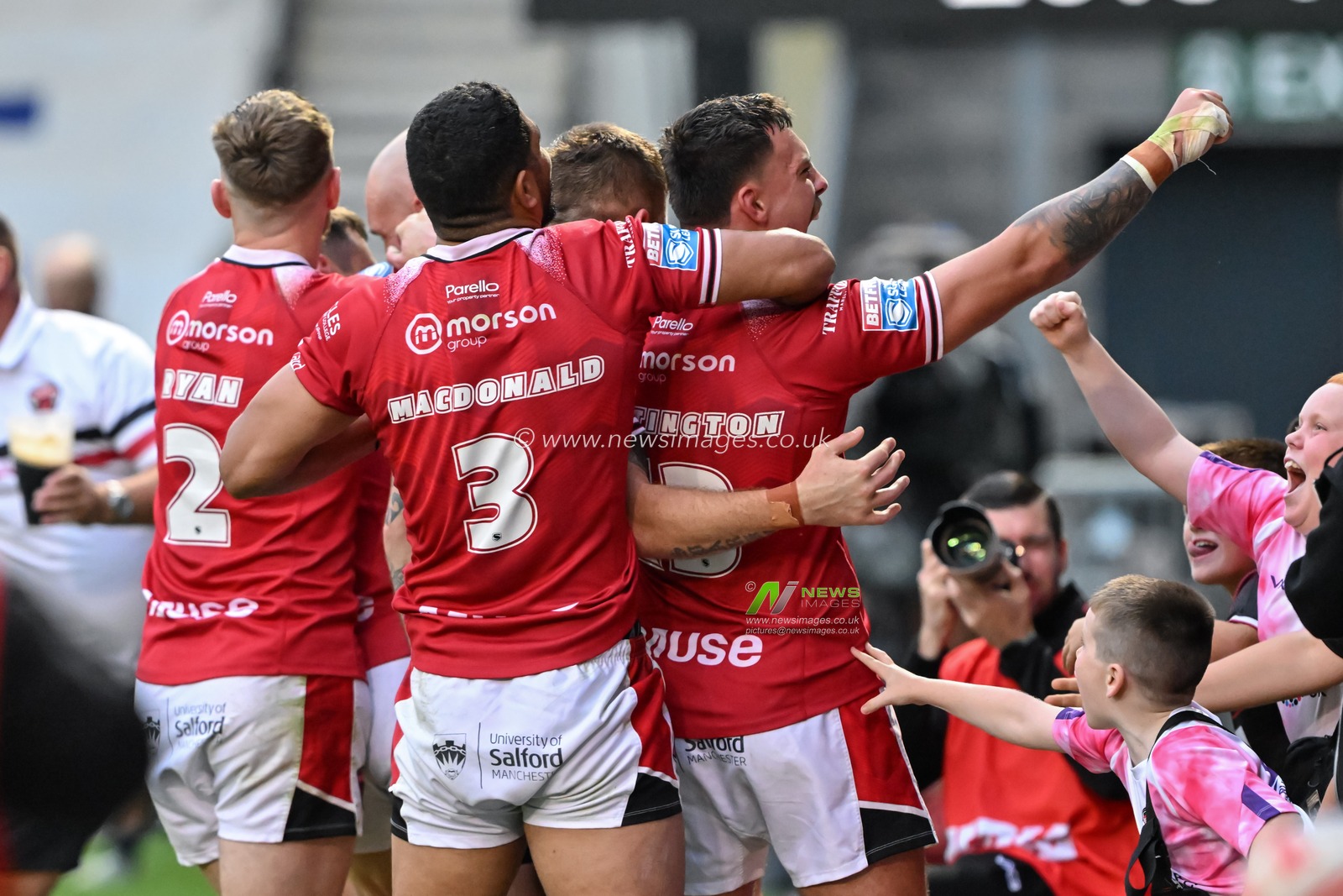 Deon Cross of Salford Red Devils celebrates his try to make it 24-6 Salford during the Betfred Super League Round 25 match Salford Red Devils vs Catalans Dragons at Salford Community Stadium, Eccles, United Kingdom, 7th September 2024

(Photo by Cody Froggatt/News Images)